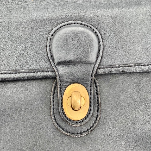 VINTAGE WILLIS BLACK LEATHER & BRASS CROSSBODY BAG - Picture 4 of 8